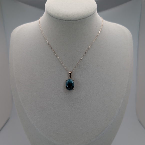 Emerald S925 Sterling Silver Gemstone Necklace - Picture 2 of 4